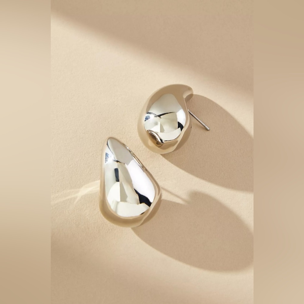 The Petra Mini Drop Earrings NWOT